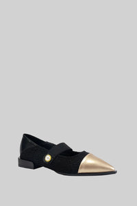 Pointed Toe Flat Shoe With Pearl Accent - Black